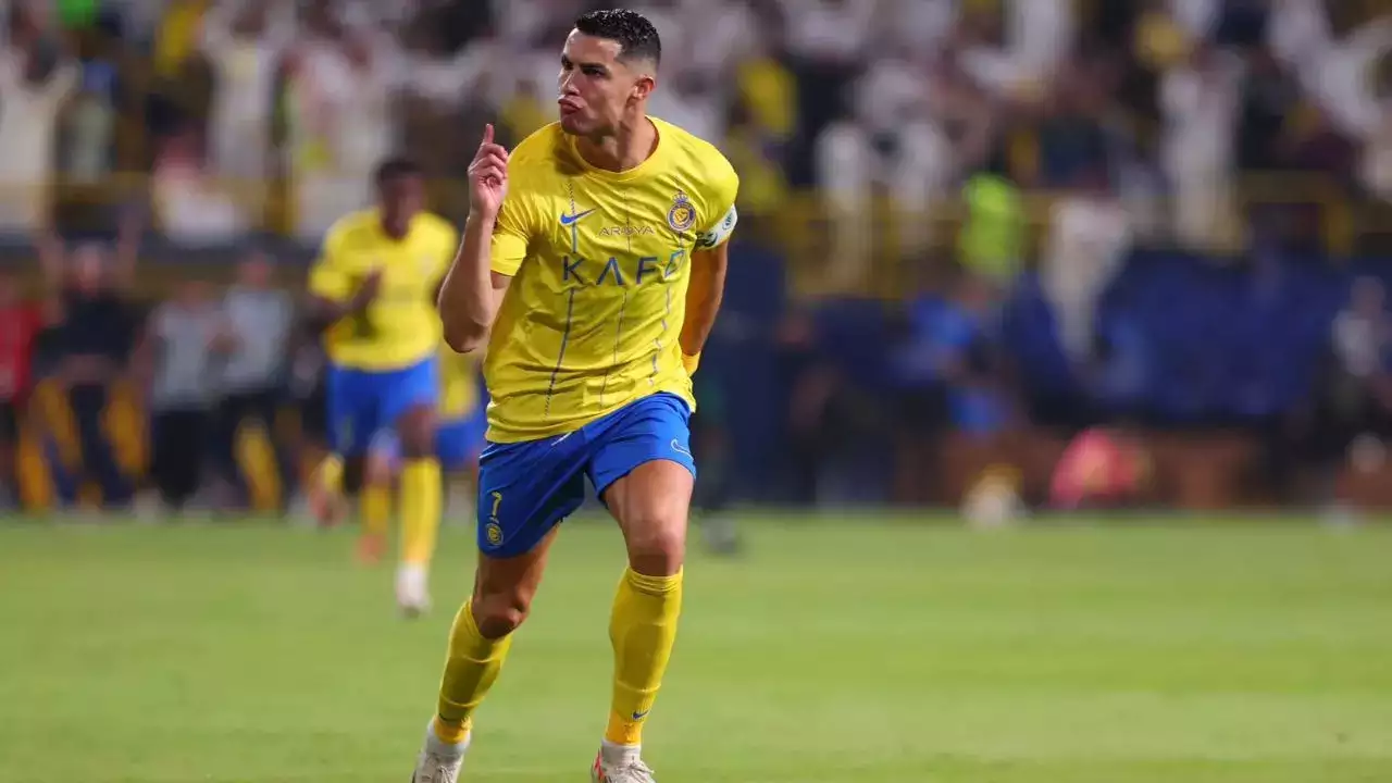 CNN Indonesia article titled Ronaldo Scores a Beautiful Goal, 7 Goals in Al Nassr vs Al