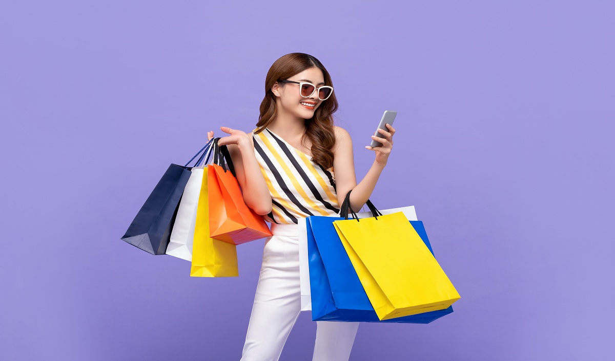The Evolution and Impact of Online Fashion Stores: Redefining the Shopping Experience